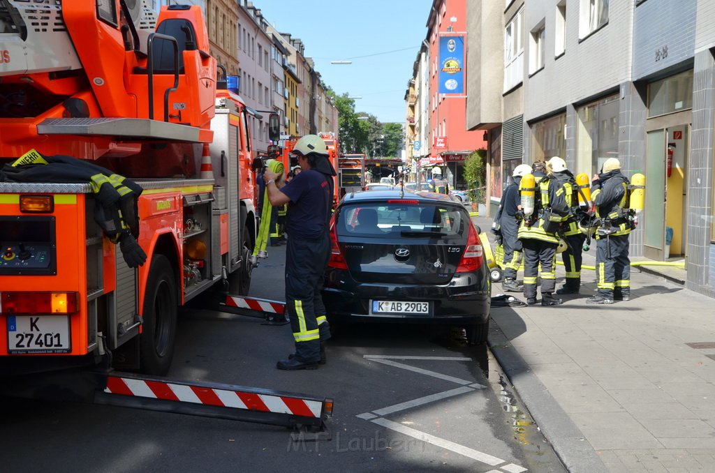 Feuer 2 Y Koeln Altstadt Kyffhaeuserstr P145.JPG - Miklos Laubert